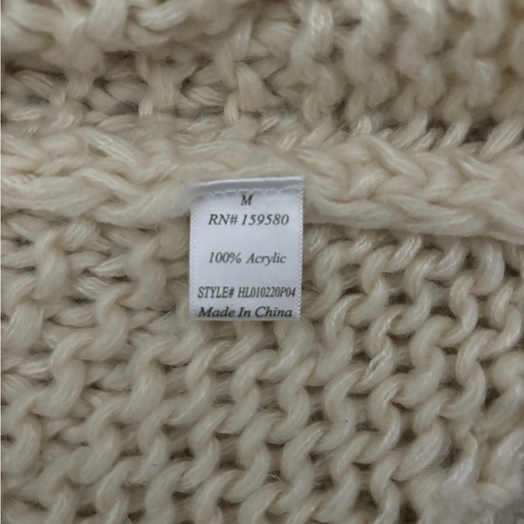 All eyes on me Pom Sleeve sweater Cream size Medium - Picture 6 of 7